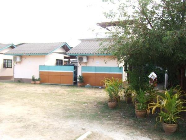 Nora Guesthouse Chumphon Bagian luar foto